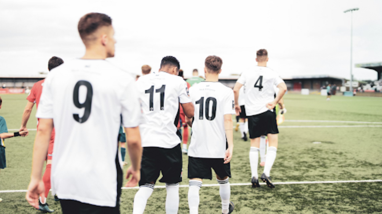 Когда перед матчем объявляется состав и в нём н...