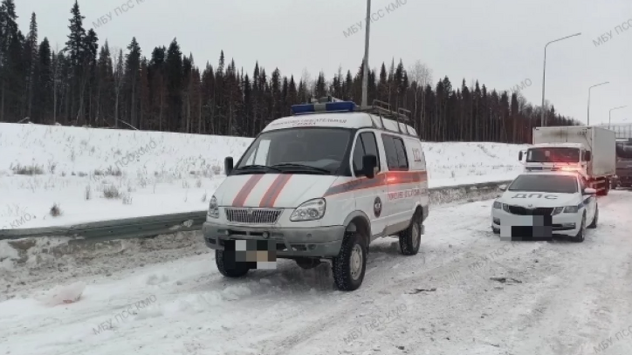 В результате массового столкновения 12 автомоби...