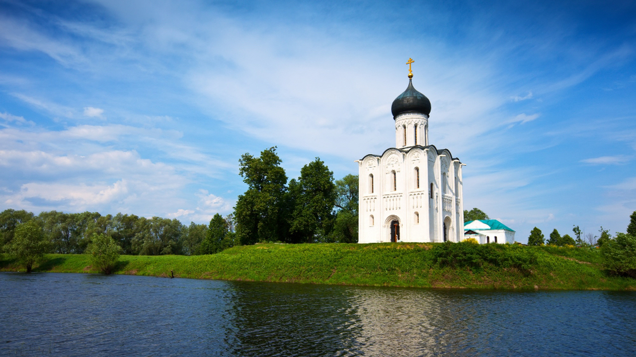 По словам священника, если человек осеняет себя...