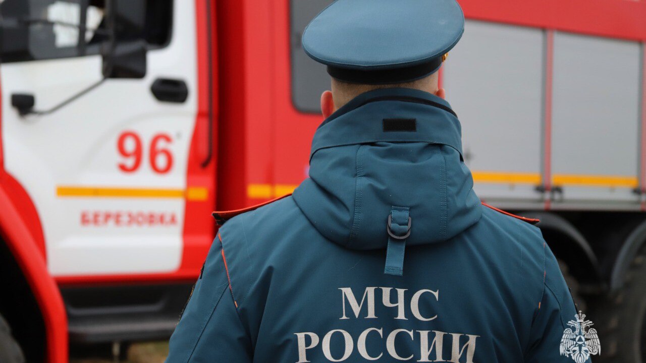 В Перми ночью произошел пожар в автосервисе На место происшествия выехали 30 спасателей и 1...