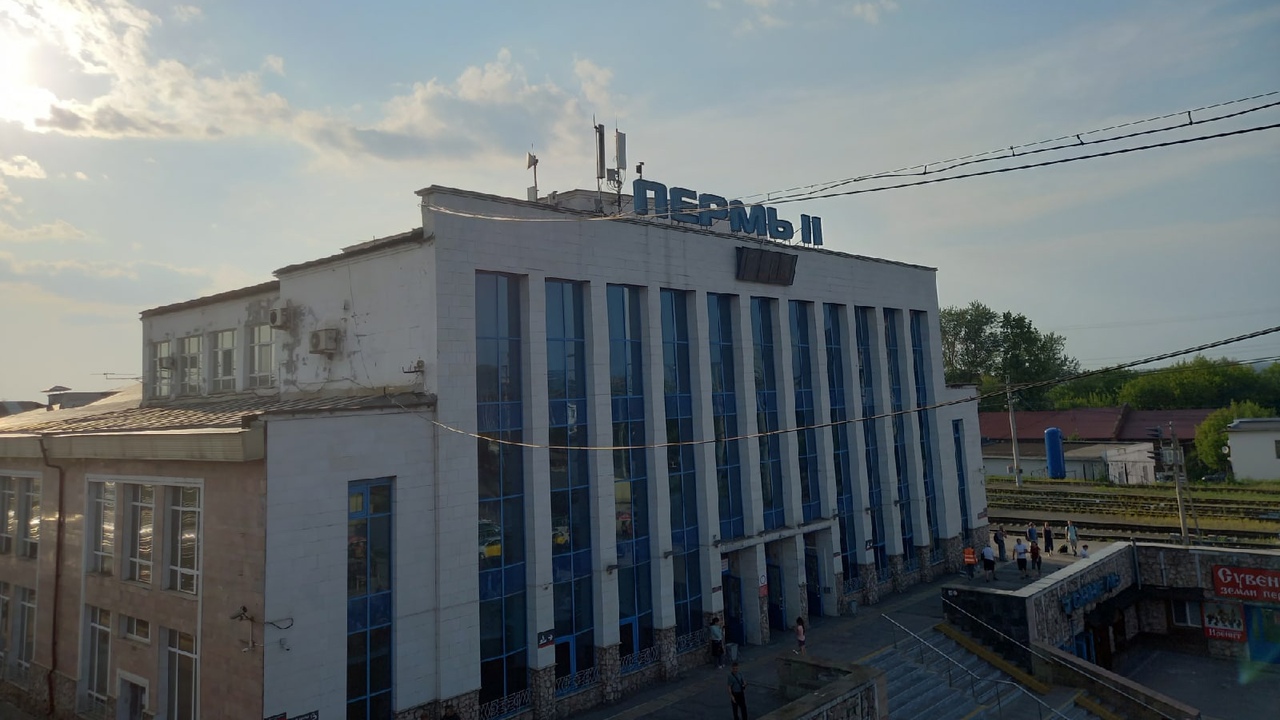 В Пермь приехал агитационный поезд Министерства обороны РФ 15 июня на вокзал «Пермь-II» прибыл агитационны...