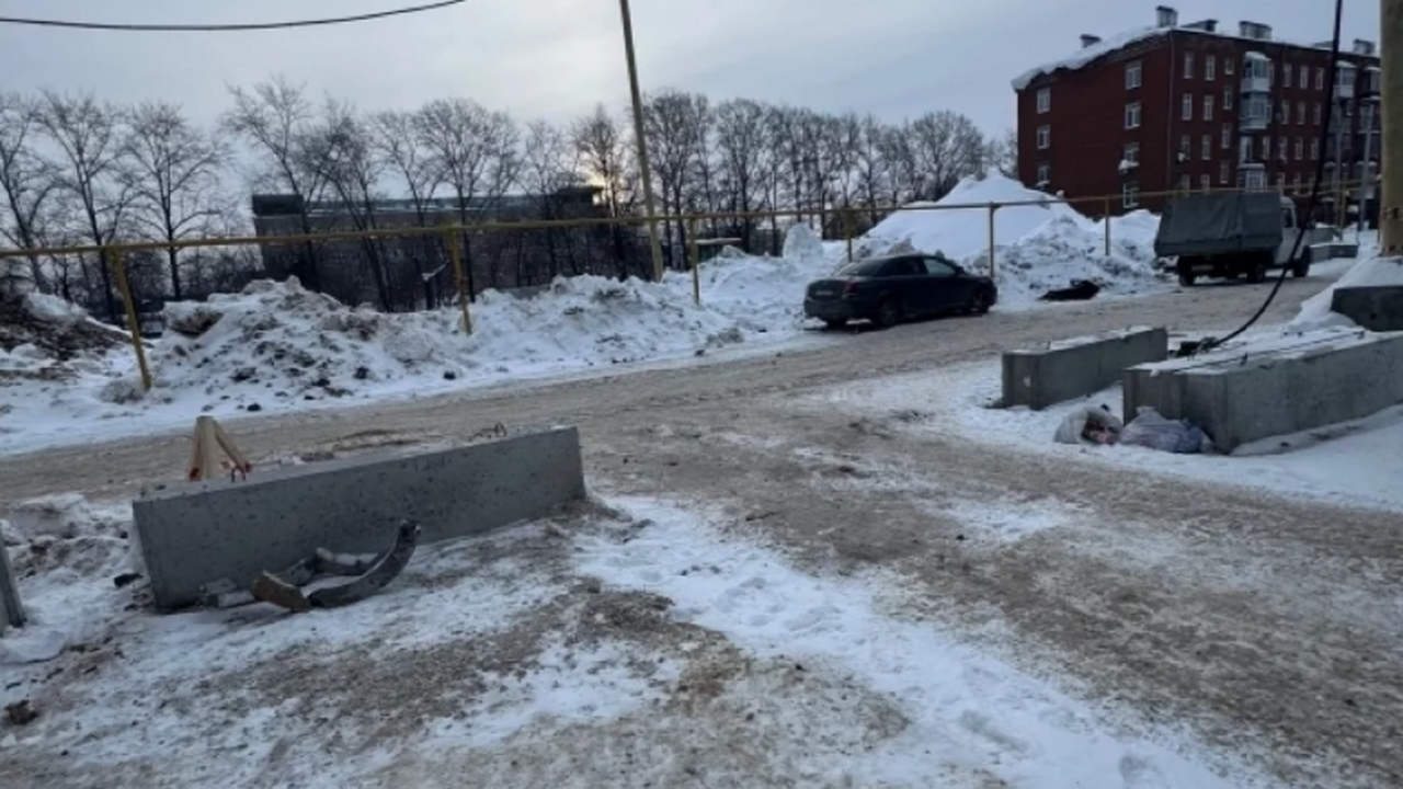 Жители нескольких домов на улице Емельяна Яросл...