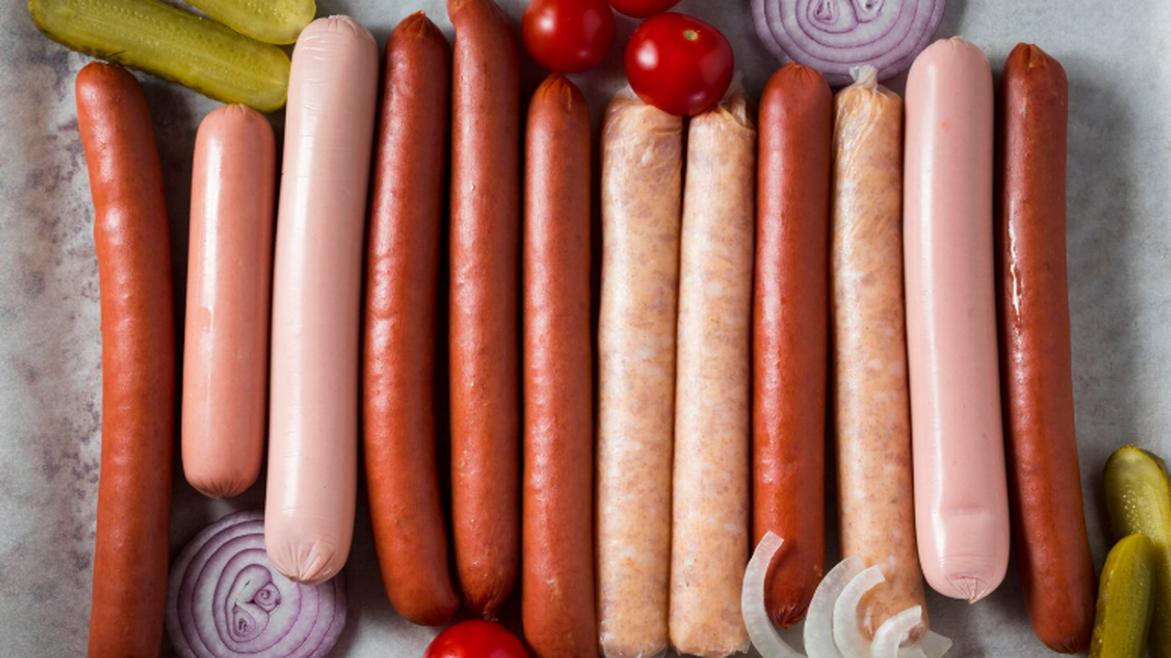 Можете смело покупать – в них 100% мясо: Роскачество составило список лучших марок сосисок и сарделек В рамках исследований были определены бренды со...