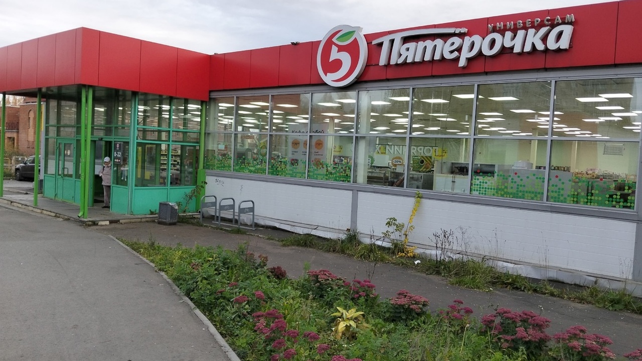 Новая схема на кассах «Пятёрочки» для тех, кто платит по карте — запомните, что сказать продавцу в нужный момент «Наличные на кассе»: как россияне снимают деньг...