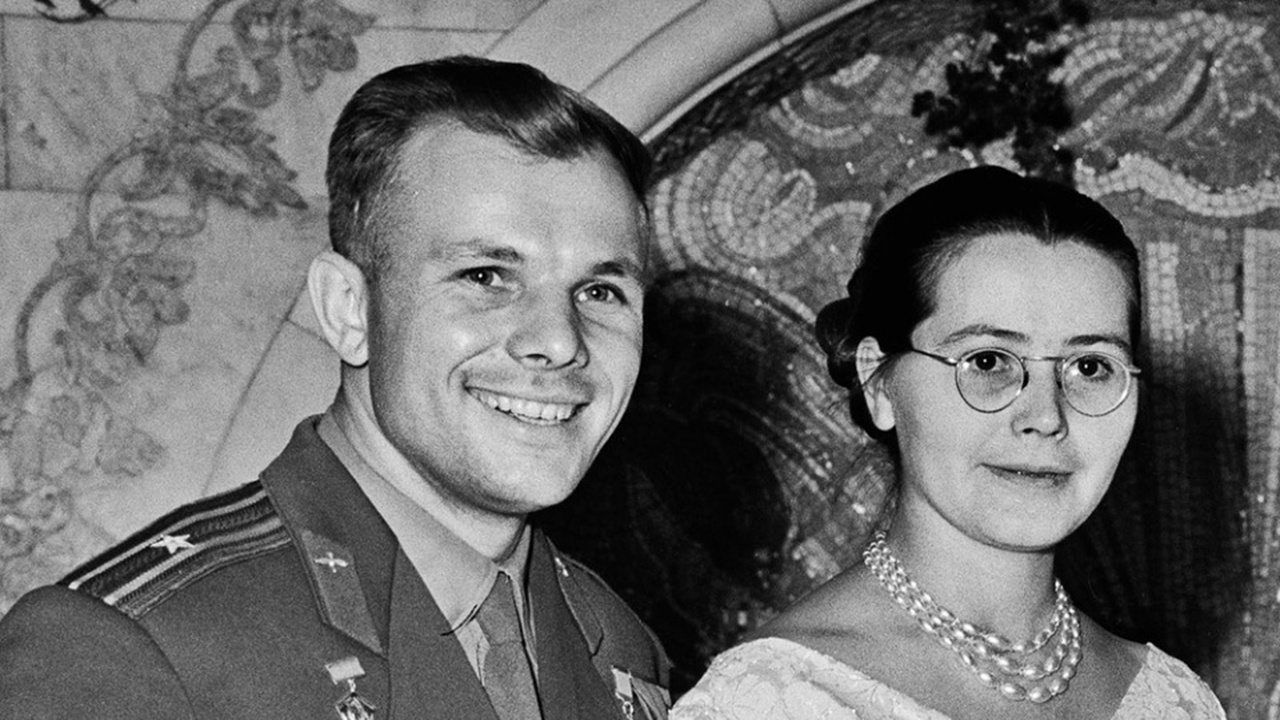 Женщины в тени: Как их вклад в успех близких остаётся незамеченным Многие великие личности обязаны своим успехом н...