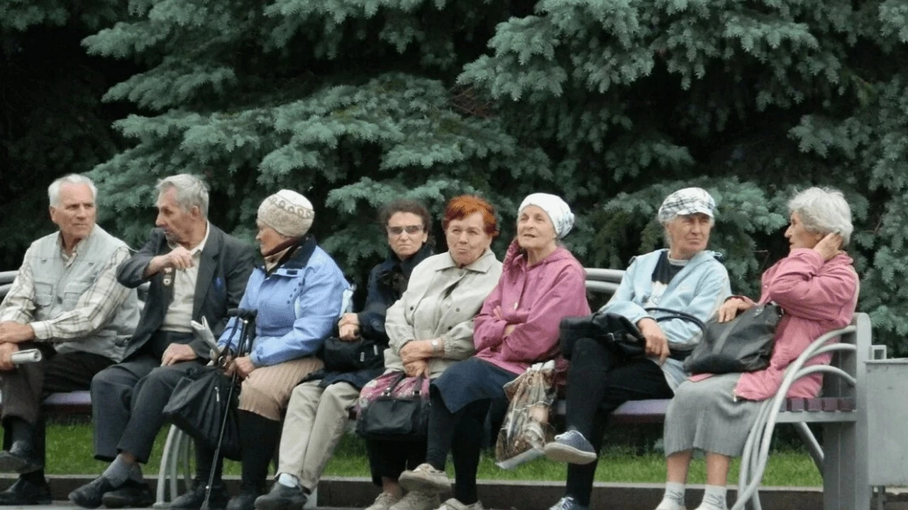 Указ приняли тайно: пожилых граждан в возрасте от 59 до 83 лет ждут неизбежные изменения с сентября Экскурсии для пенсионеров: как регионы заботятс...