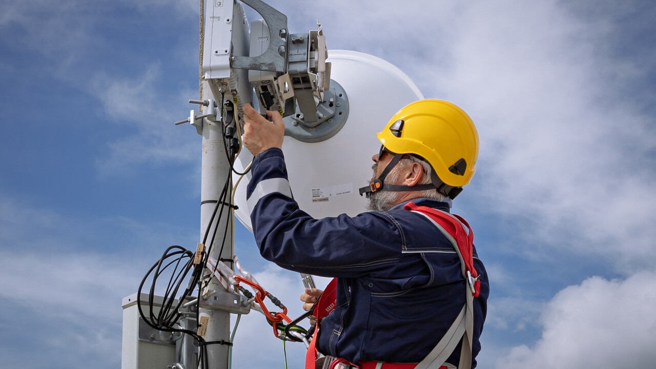 В Пермском крае каждые семь часов в течение 2025 года подключалась новая станция связи Билайна В Пермском крае за 2025 год инженеры Билайна зн...