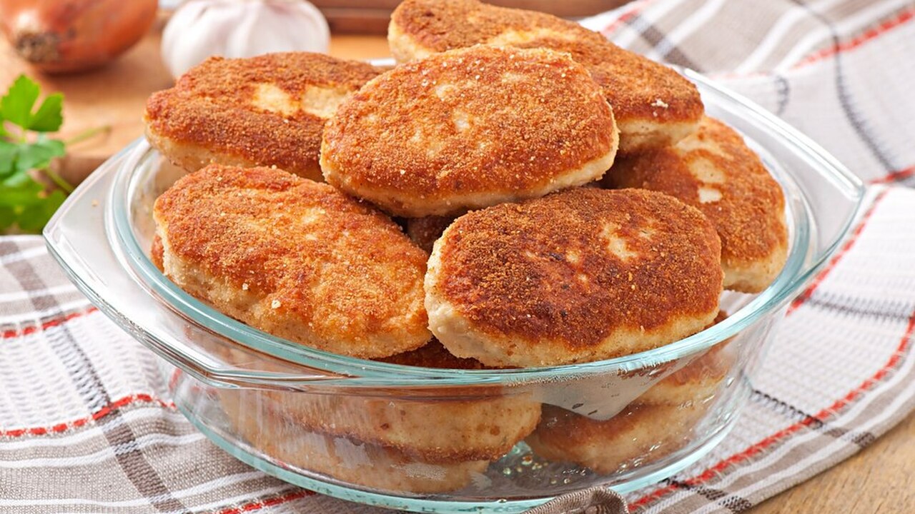 Котлеты по-домашнему, а вкус как в дорогих ресторанах — знаю секрет шеф-повара. Не кладу в фарш эти продукты Узнайте, почему котлеты в ресторанах всегда вку...