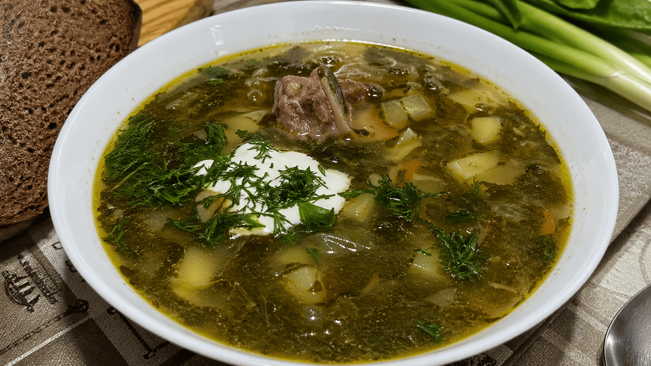 Этот зеленый борщ с идеальным балансом щавелево...