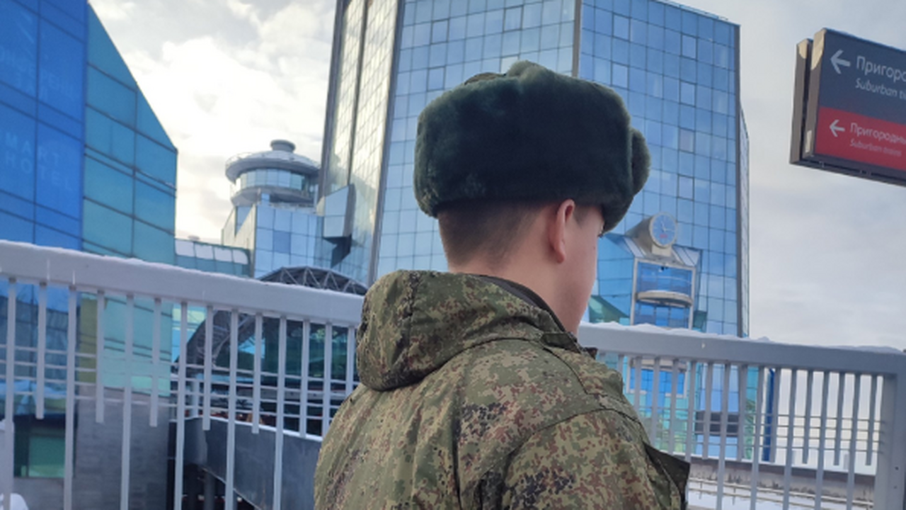 Еще одна группа российских военнослужащих верну...
