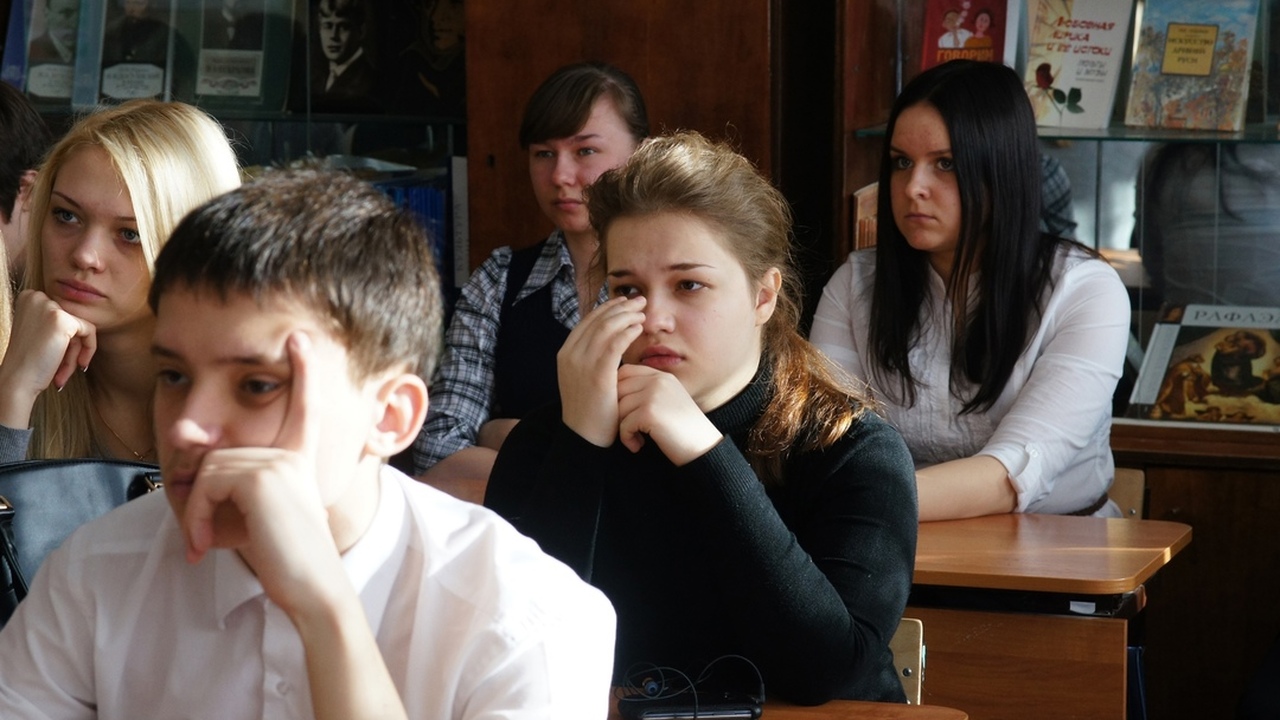 Школьники и студенты в 2025 году получат два блока майских праздников, все даты Как школьники и студенты проведут майские празд...