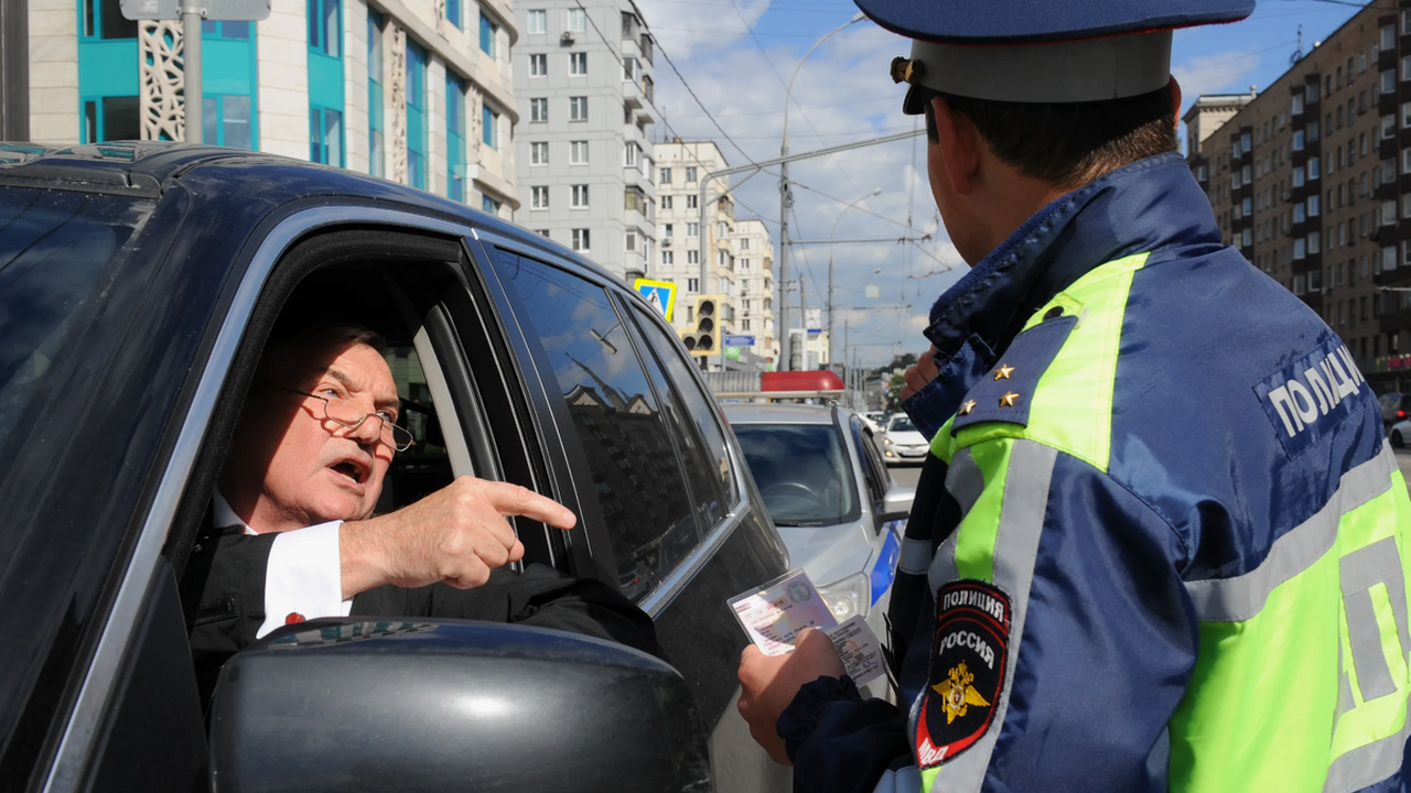 «Проходите в патрульный автомобиль» — ловушка или законное требование: как грамотно ответить инспектору ДПС и не нарушить закон Для водителей, будь то новички или опытные учас...