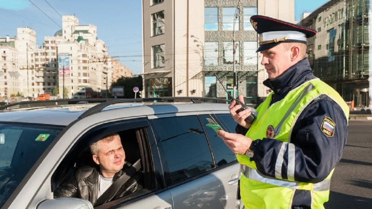 Начиная с 25 июня ГАИ будет штрафовать каждого водителя на 800 рублей за отсутствие этого документа в машине ОСАГО — это не только обязательное требование, ...