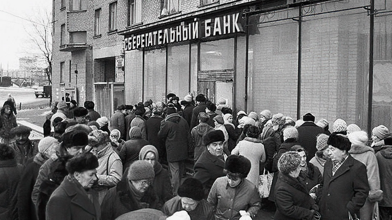 Через 20 лет мужчина попросил у Сбербанка вернуть его старый вклад. Что решил суд Почему банк выплатил меньше и что происходит с ...