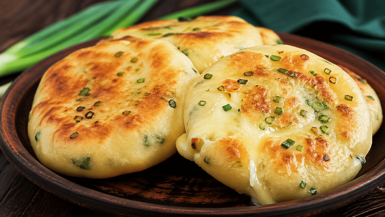 Попробуйте приготовить эти пышные лепёшки с сыр...