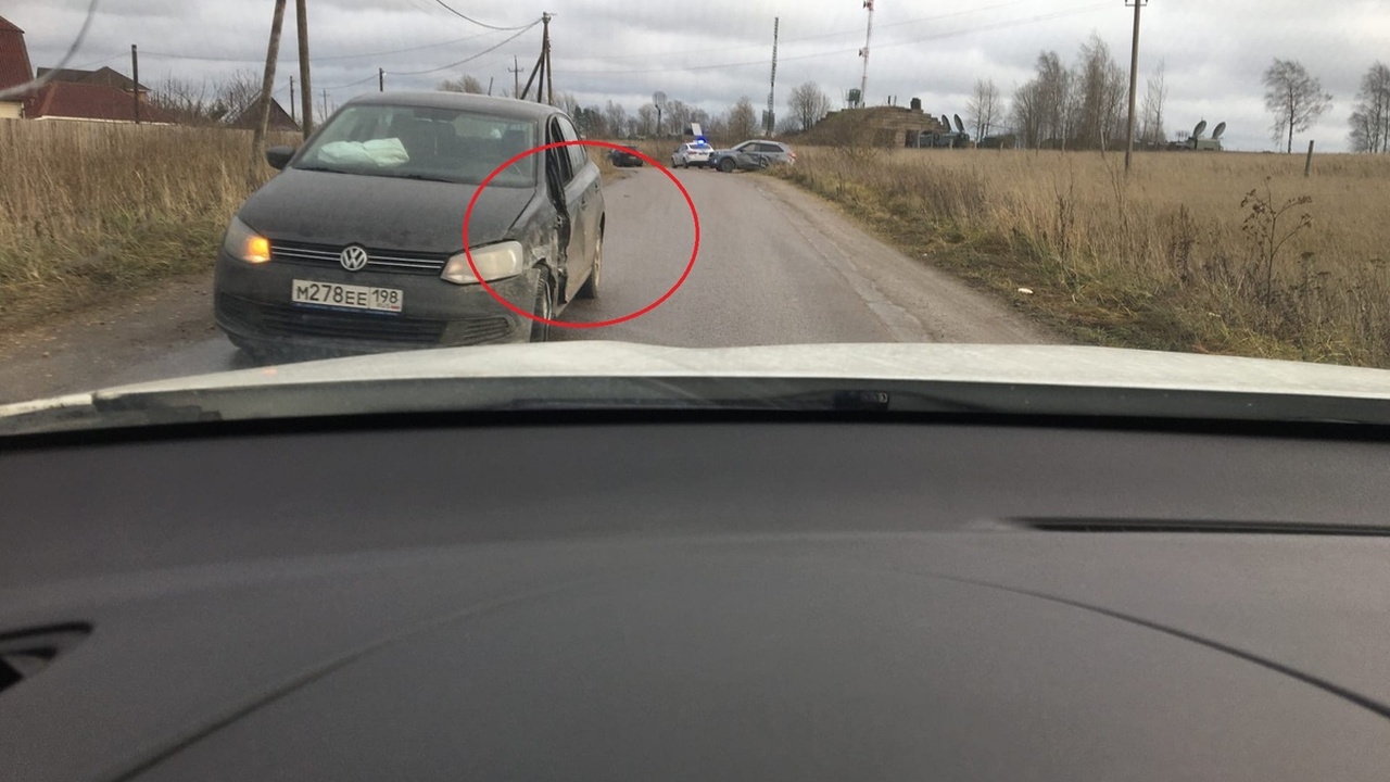 Ударились зеркалами на узкой дороге — кто будет отвечать? Ответ автоюриста Кто виноват, если на узкой дороге автомобили за...