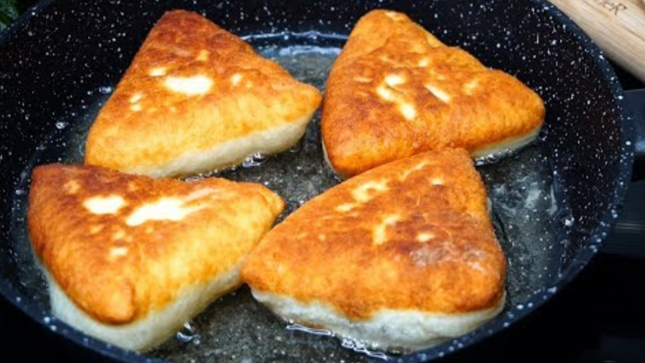 Ни капли мимо сковороды. Как и что сделать, чтобы масло не разлеталось в разные стороны при жарке котлет, чебуреков, рыбы Как перестать воевать с раскалённым маслом: трю...