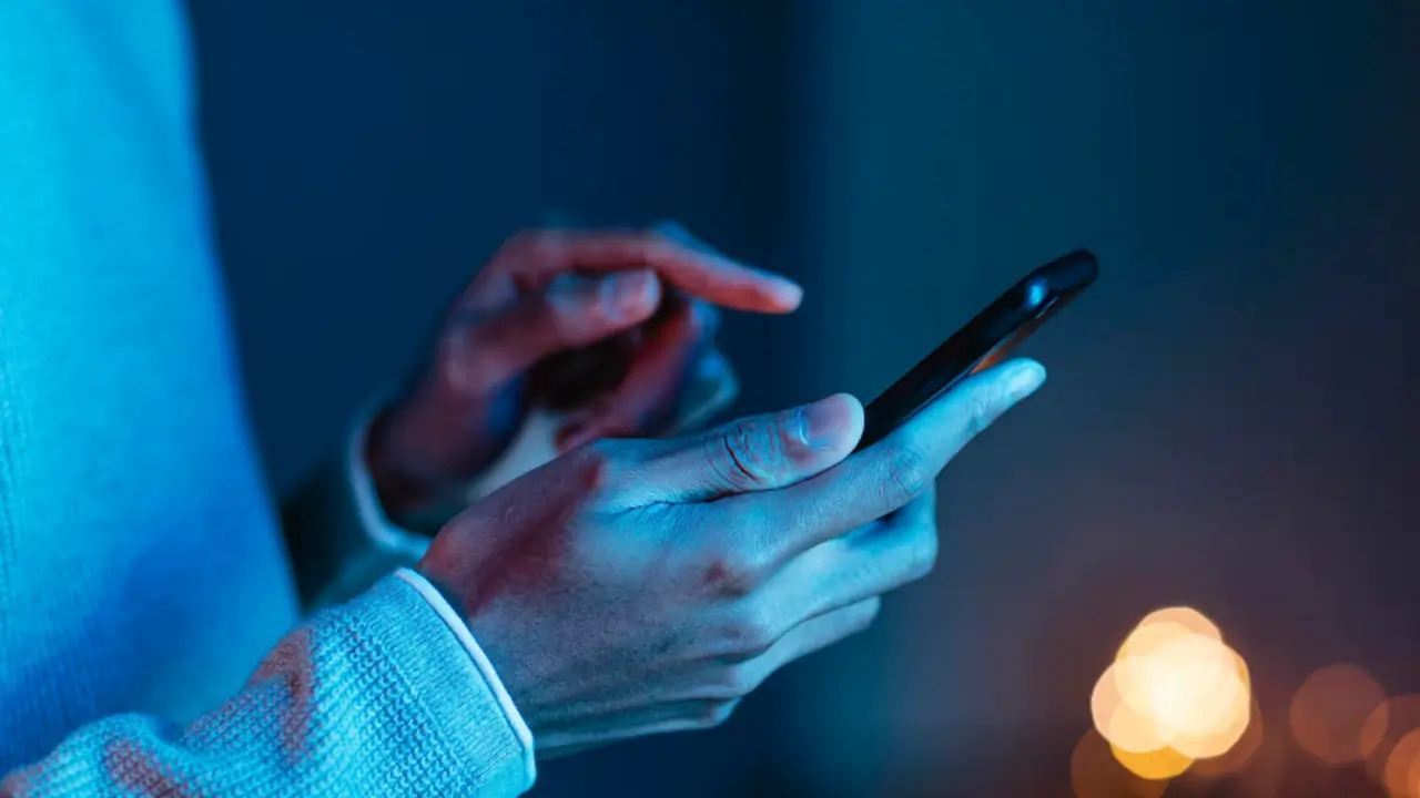 WhatsApp планирует ввести месячный лимит на СМС незнакомым контактам Команда разработчиков мессенджера WhatsApp, при...
