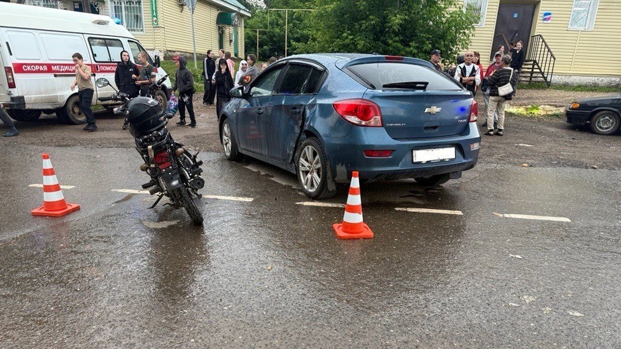 В Прикамье легковушка врезалась в мопед с 2 детьми В связи с происшествием проводится проверка