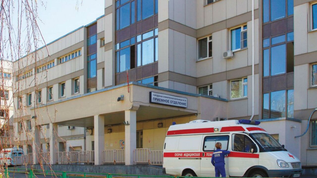 С 1 сентября россиян будут по-новому обслуживать в поликлиниках: пенсионеры и медсестры недовольны Фельдшеры и акушеры смогут временно заменять вр...