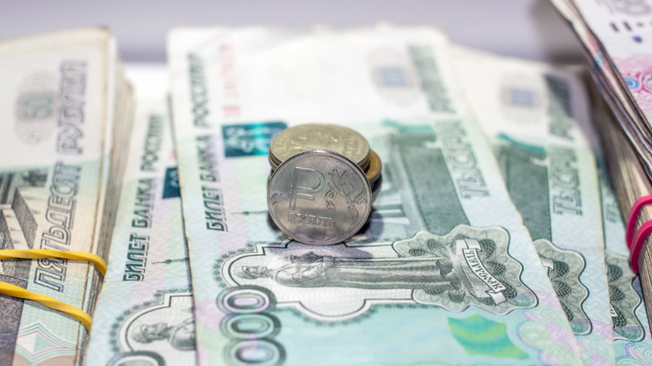 Более 421 тысячи жителей Прикамья не могут выехать из страны из-за долгов В Пермском крае более 421 тыс. человек имеют на...