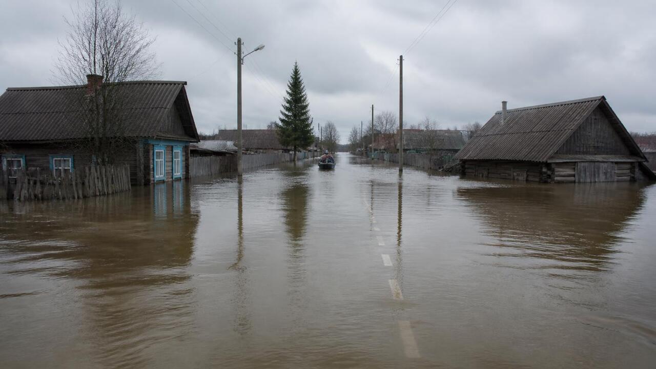 В Прикамье зона подтопления охватила несколько новых населенных пунктов В Пермском крае из-за дождей паводок подтопил н...