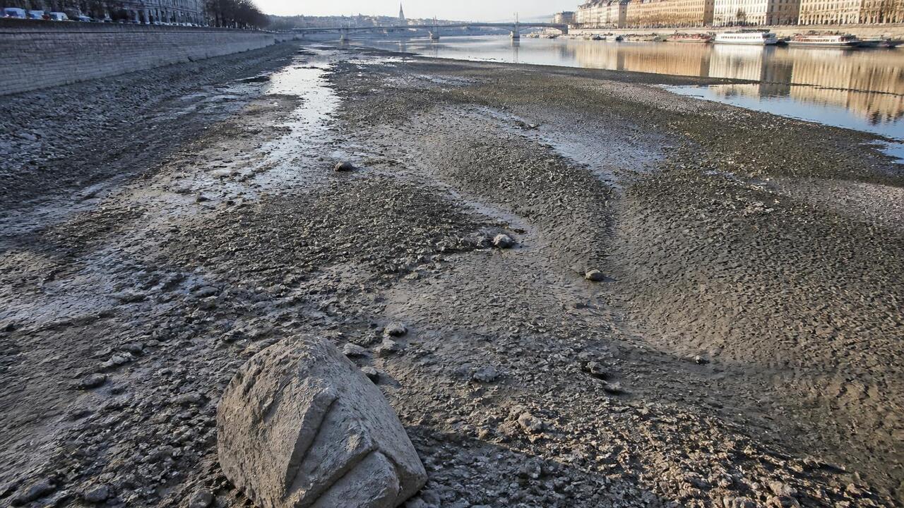 Уровень Дуная в Будапеште упал до 41 см, обнажи...