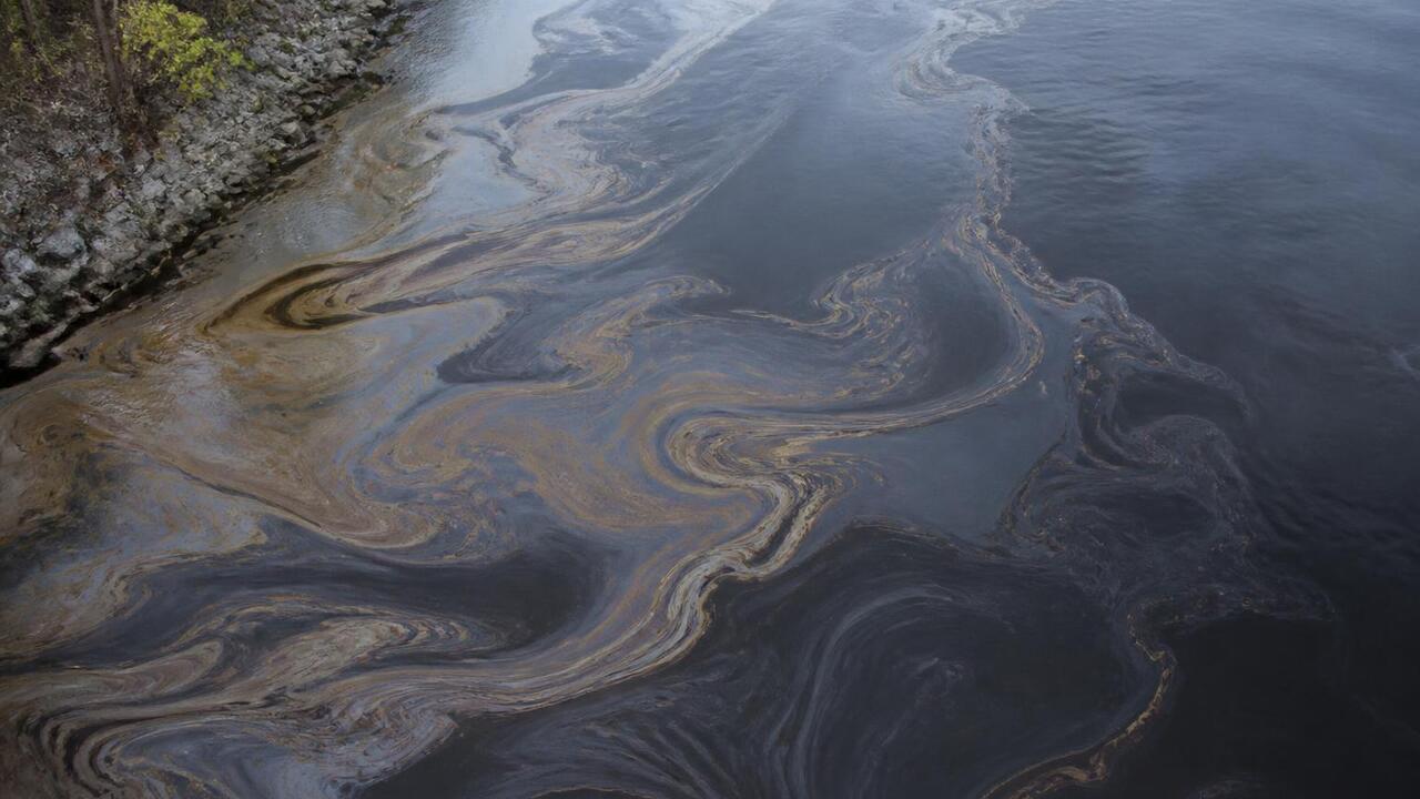 Разлив нефтепродуктов в реки Пыж и Мулянку проверяют прокуратура и Росприроднадзор В Прикамье проверяют загрязнение рек Пыж и Муля...