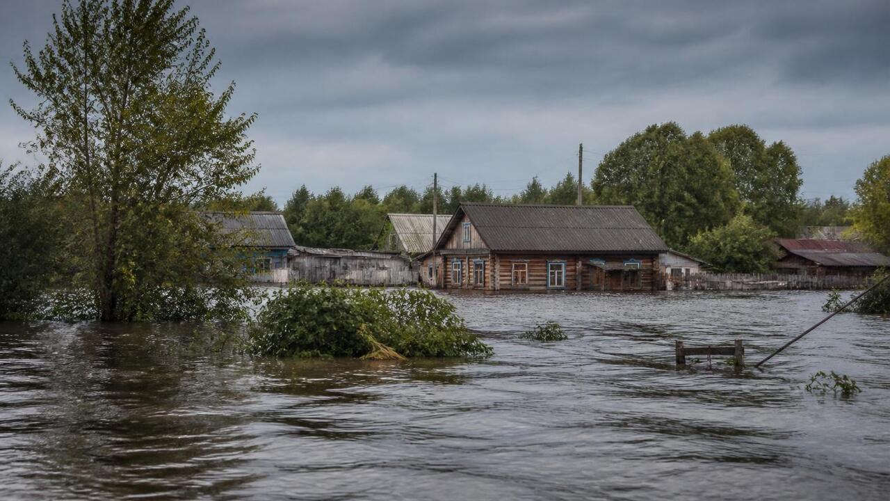 В трех деревнях Октябрьского округа подтоплены дома из-за подъема воды в реке Ирень В Октябрьском округе Пермского края из-за дожде...