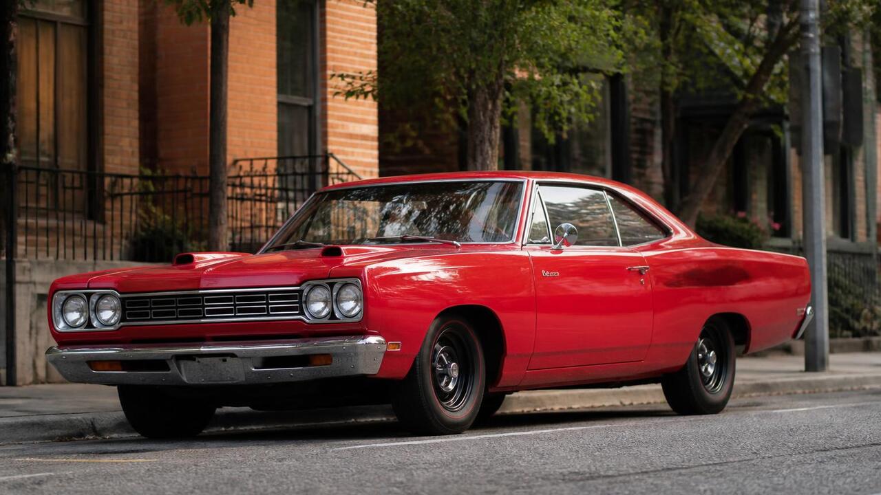 В Перми заметили легендарный американский масл-кар Plymouth Road Runner В Перми заметили классический американский масл...