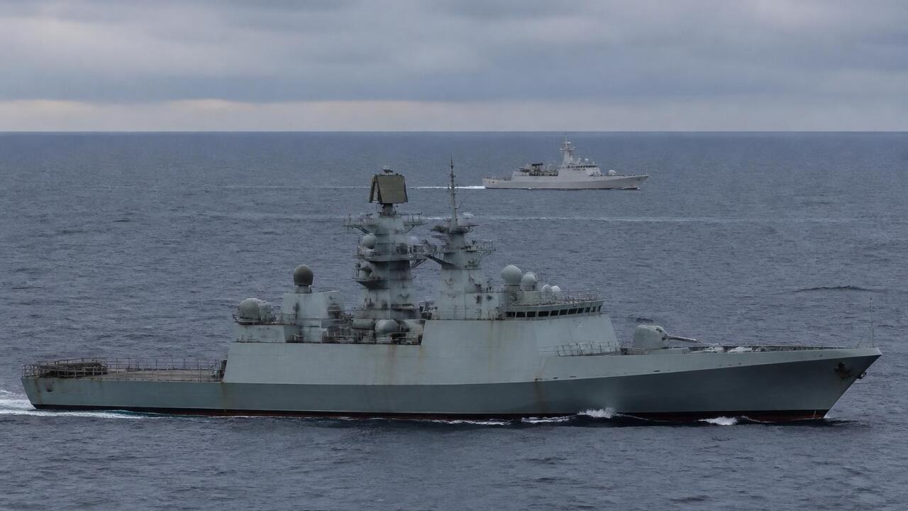 Британские военные следили за учениями российского корабля у своих берегов Британские военные отслеживали учения российско...