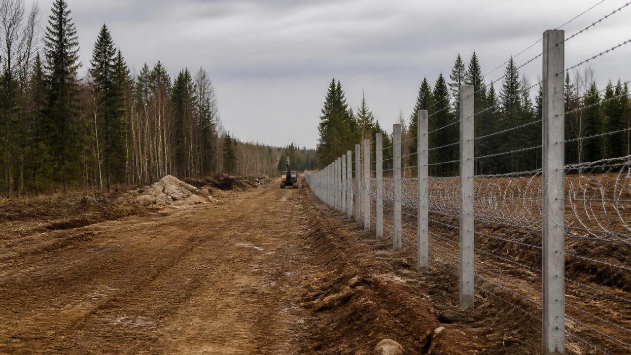 Финляндия планирует запустить пограничный забор...