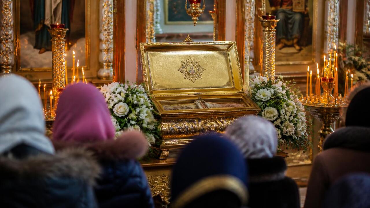 В Пермь привезли ковчег с мощами Матроны Московской В Пермь привезли ковчег с мощами Матроны Москов...