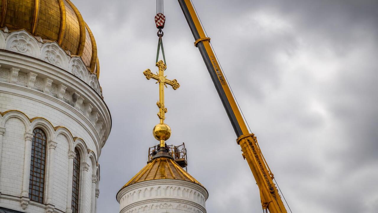 Спустя век на Свято-Троицкий монастырь в Соликамске вернулся крест В Соликамске на Свято-Троицкий монастырь вернул...