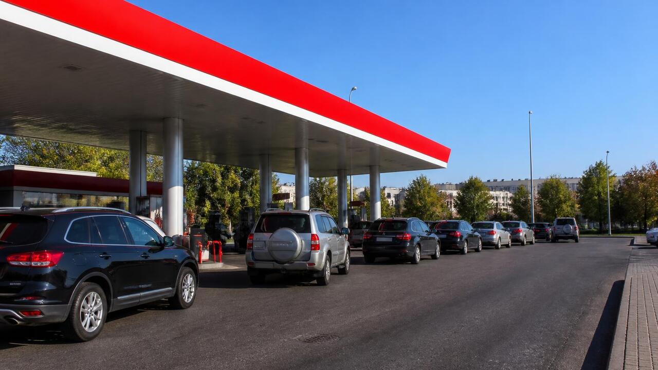 В Пермском крае отменили лимиты на бензин и разрешили налив в канистры В Пермском крае отменили лимиты на бензин и раз...