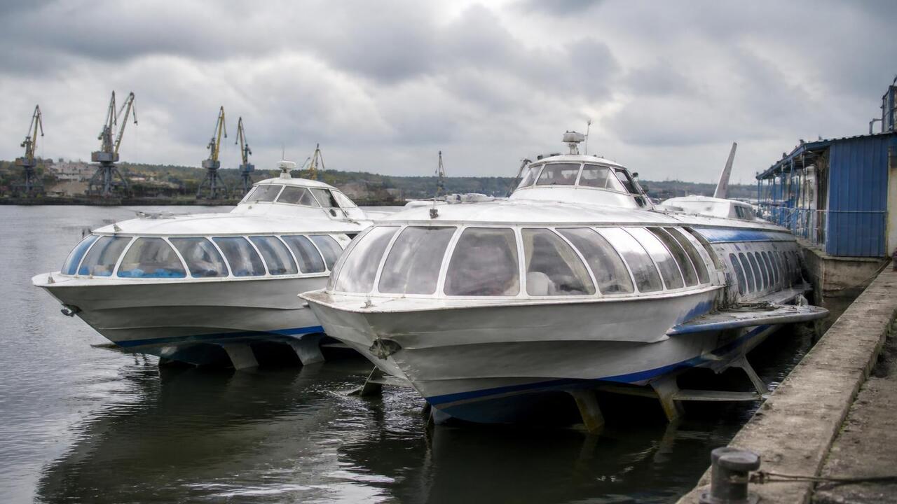 «Метеор-231» и «Метеор-220» отбуксировали из За...