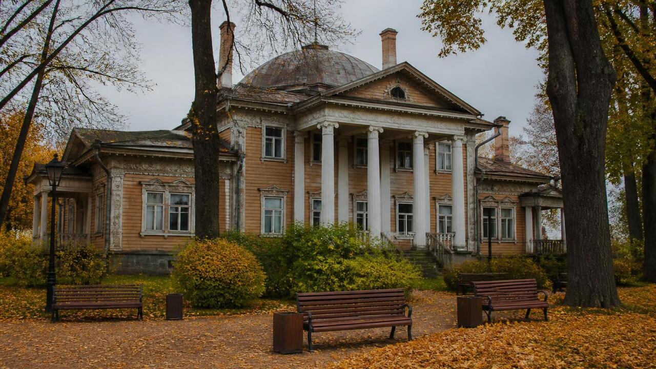 В Ильинском за рубль продают дом купца и усадьбу князя Голицына В Ильинском на торги выставлены два памятника а...