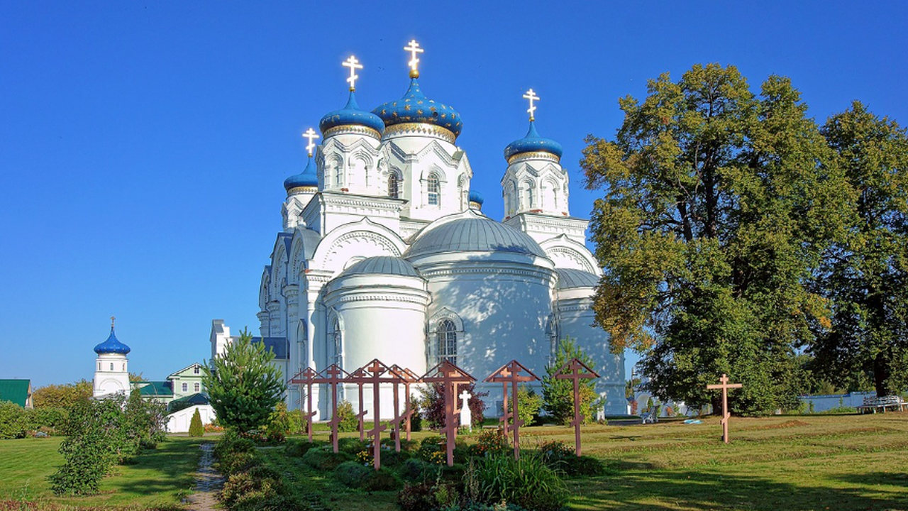 Найденные иконы и крестики необходимо...