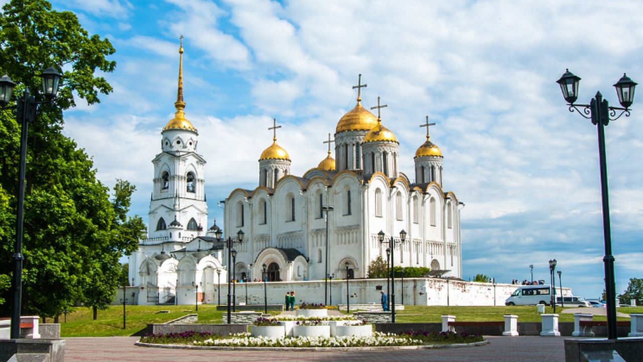 Священник: в храмах Перми продают не святую воду, а бутылки Также священник подчеркнул, что часто люди всту...