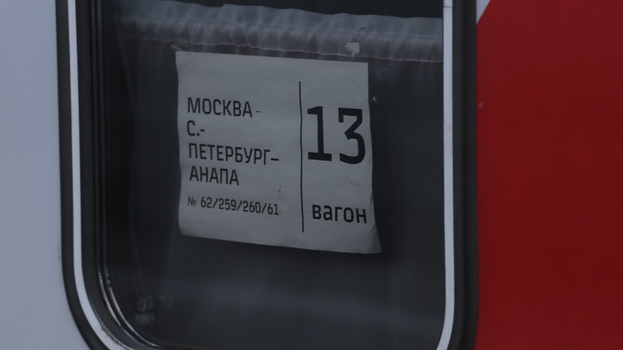 Я оплатил все места в купе, но проводник подселил попутчика: что с этим делать Если вы купили все места в купе, проводник