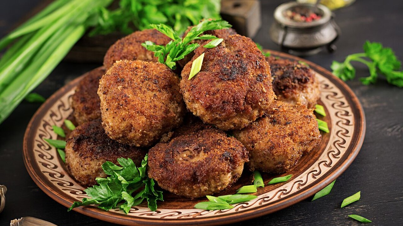 Котлеты по-домашнему, а вкус как в дорогих ресторанах — знаю секрет шеф-повара Почему котлеты в ресторанах всегда вкуснее дома...