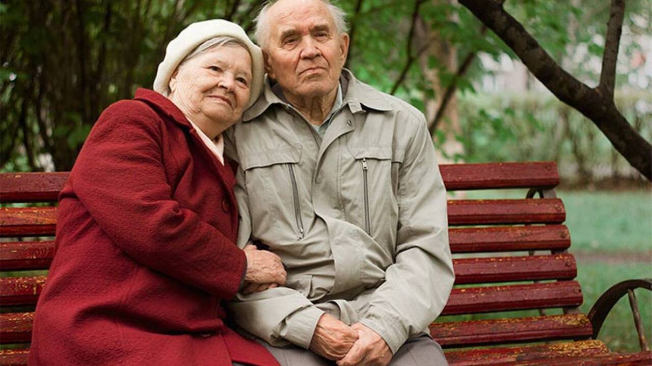 Почему не стоит ждать благодарности от родных в старости? Горькая правда о семейных отношениях С возрастом человек начинает чаще оглядываться ...