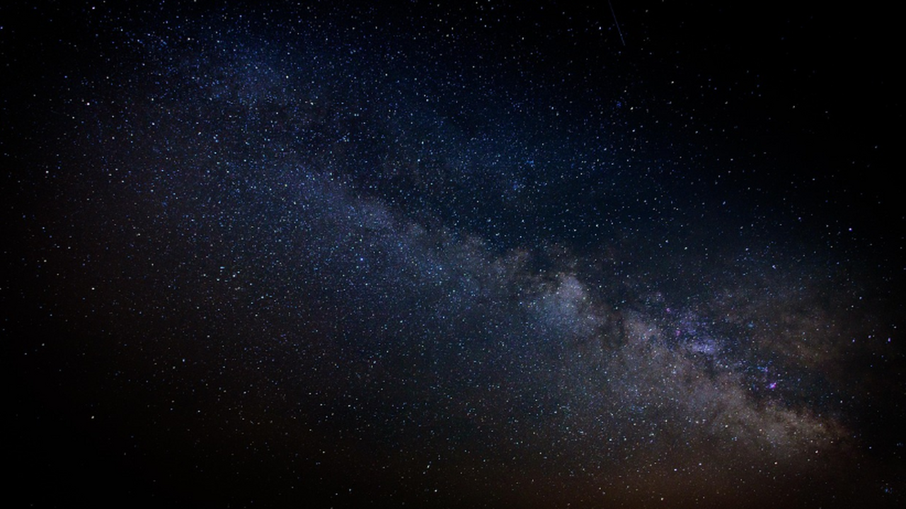 С 7 июля пермяки смогут наблюдать полёт МКС в ночном небе Станция выглядит как яркая, быстро движущаяся з...
