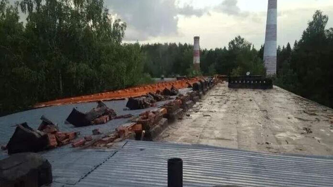 Специалисты городской службы спасения и Граждан...