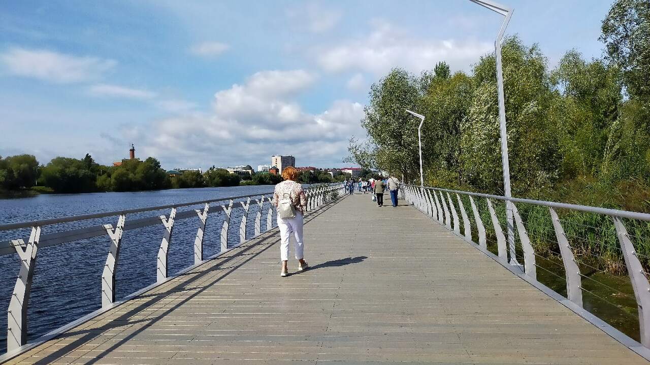 Приглашение на встречу выпускников часто звучит...