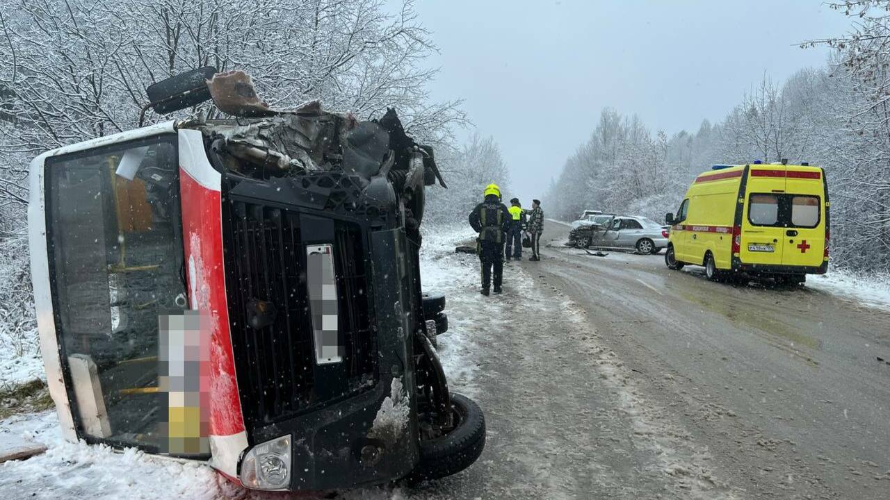 Водитель автобуса тоже обратился за помощью мед...