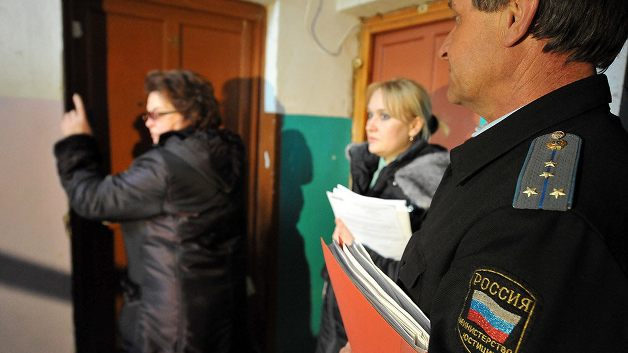 Как женщина узнала, что в её квартире прописан незнакомый человек «Таинственный жилец»: как в квартире может оказ...