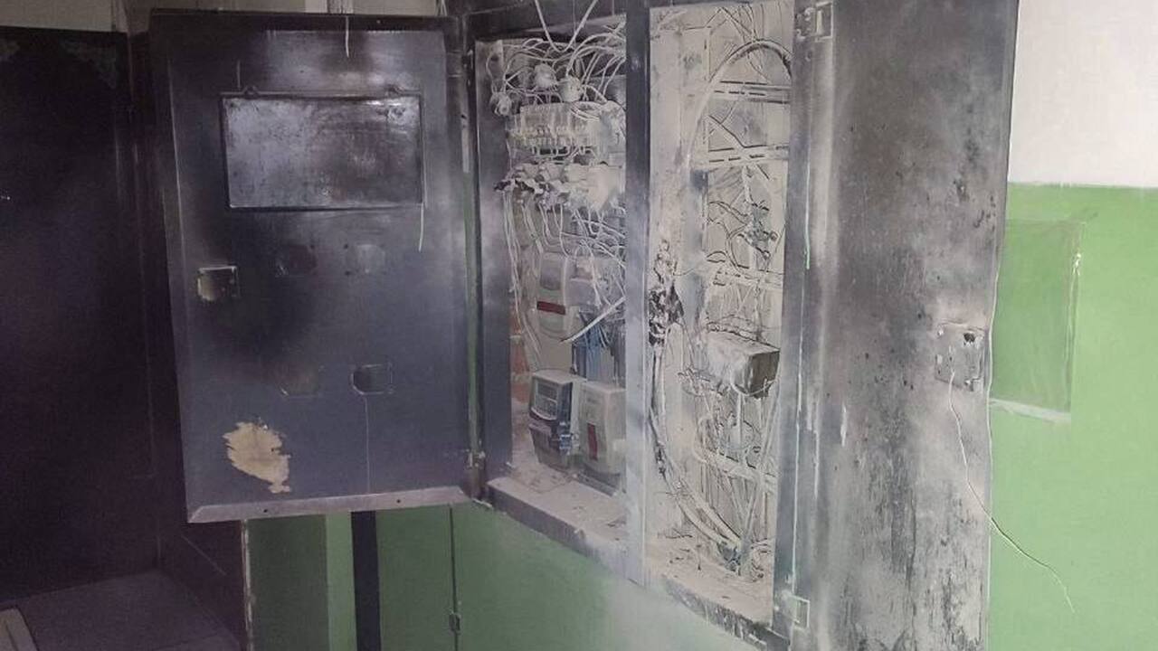 Огнеборцы спасли на пожаре 5 человек в Перми Для ликвидации пожара были направлены 22 пожарн...