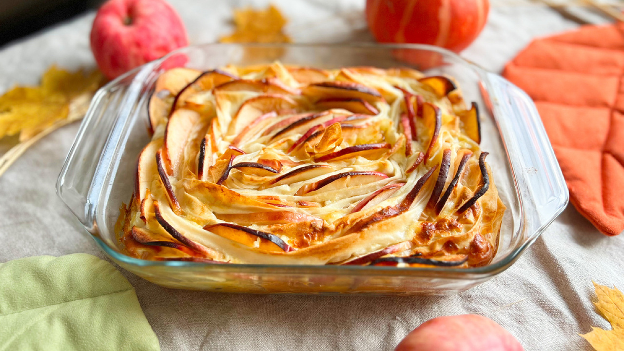 Этот сербский пирог стал моим фаворитом: нежный, ароматный и без привычного теста Яблочный пирог из теста филло — это не просто д...