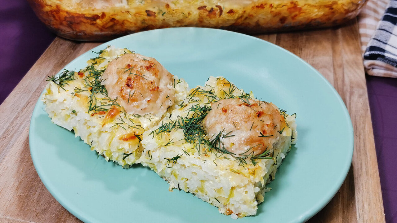 Вкус детства и домашнего уюта: аппетитные фрикадельки в кабачковой шубке – даже мои капризные дети требуют добавки Эта запеканка сочетает нежность кабачков, питат...